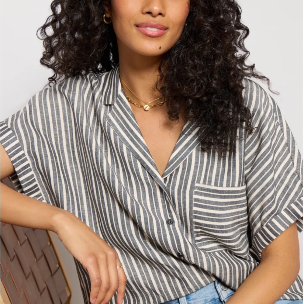 Evereve Linen Resort Striped Button Down Shirt